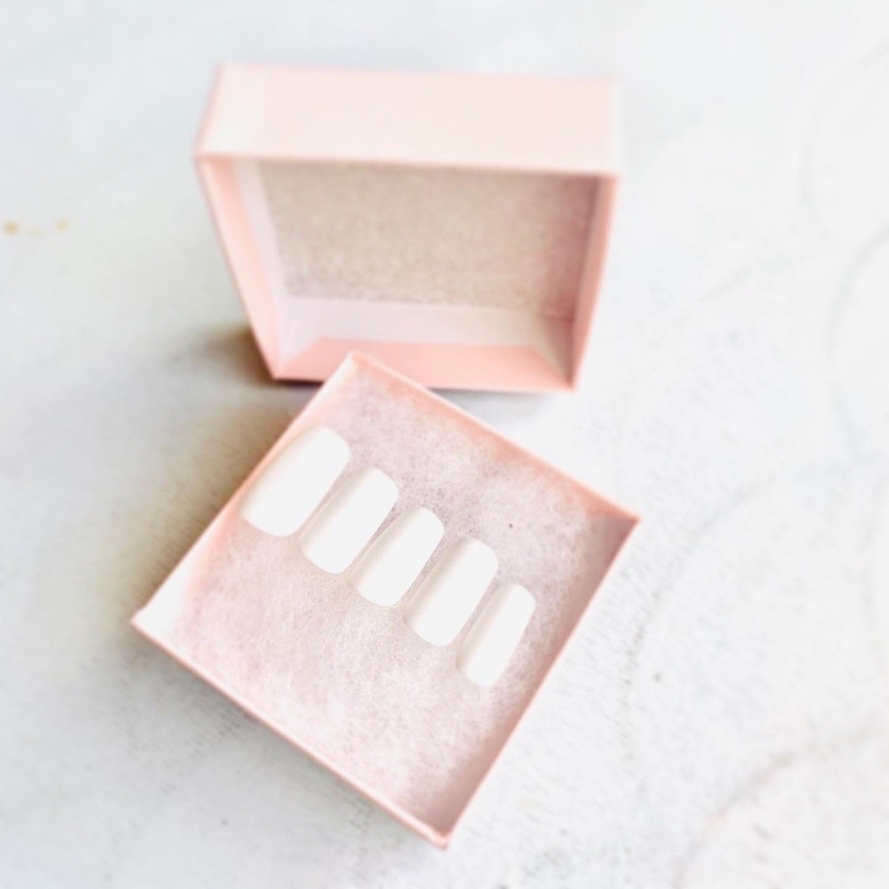 💎5/$25💎 Square Matte White Press On Nails - Picture 3 of 3